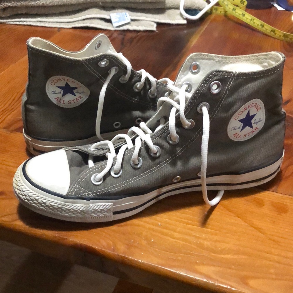Women’s Size 10 Converse shoes